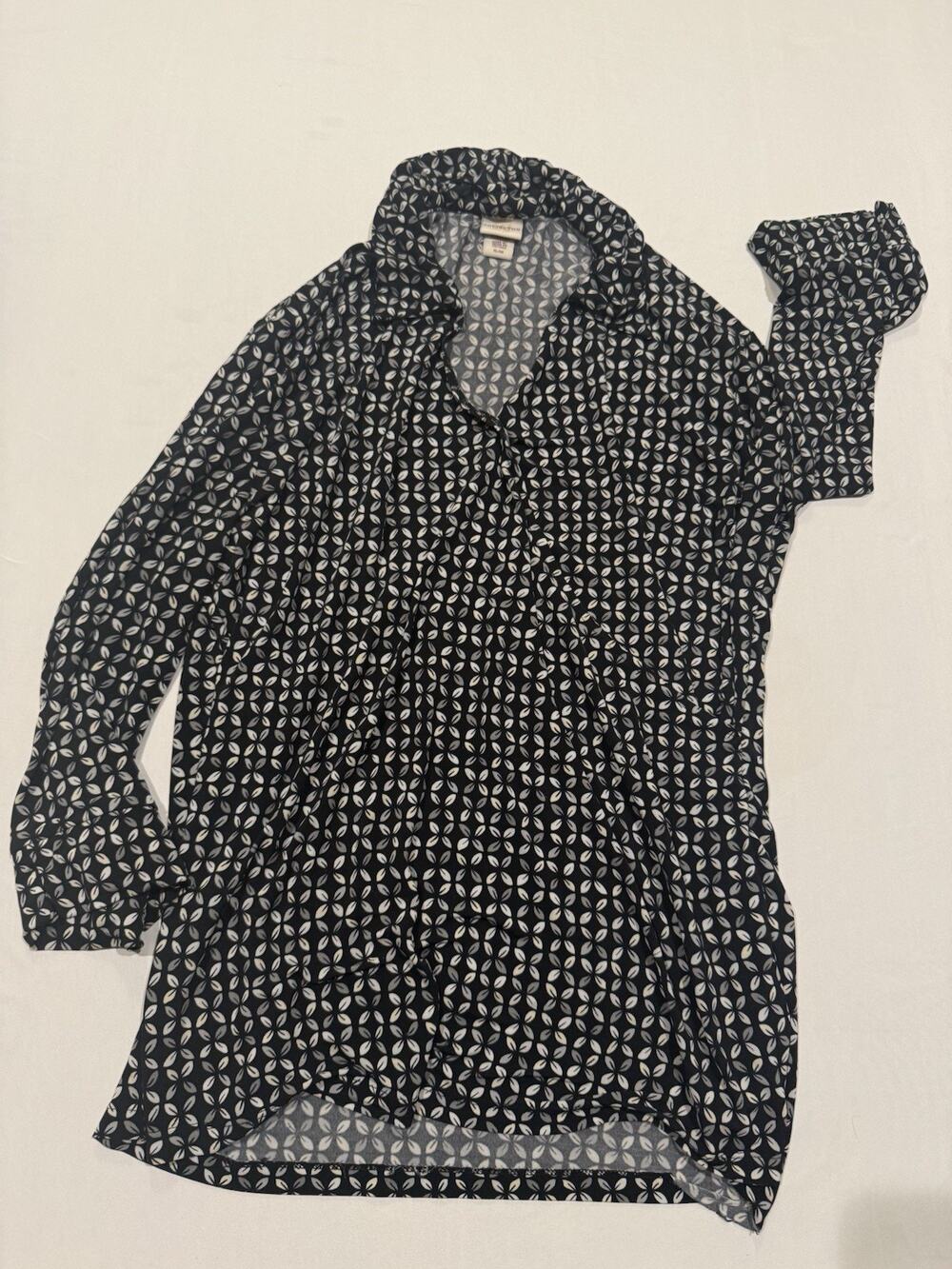 Covington knit top size XL stretch 3/4 sleeve V neck black floral pullover